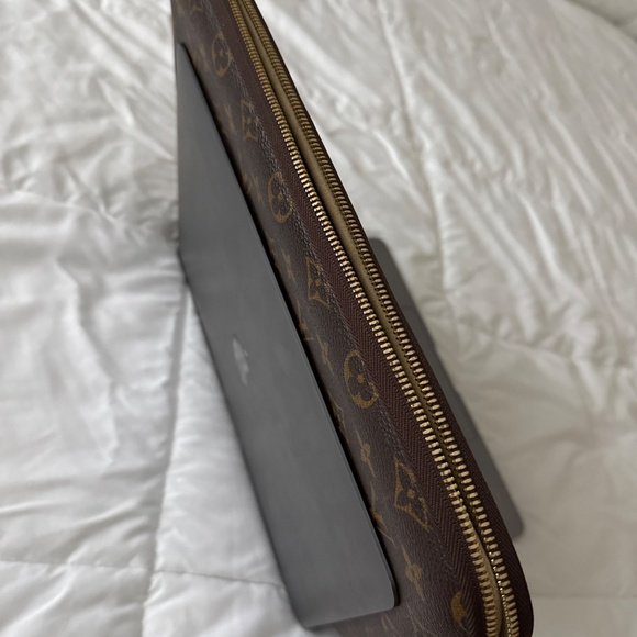 Louis Vuitton Laptop Cover - Picture 6 of 7